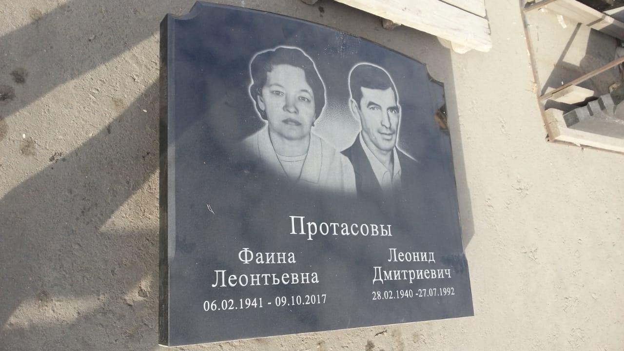 Памятник №051 из черного гранита — фото 3